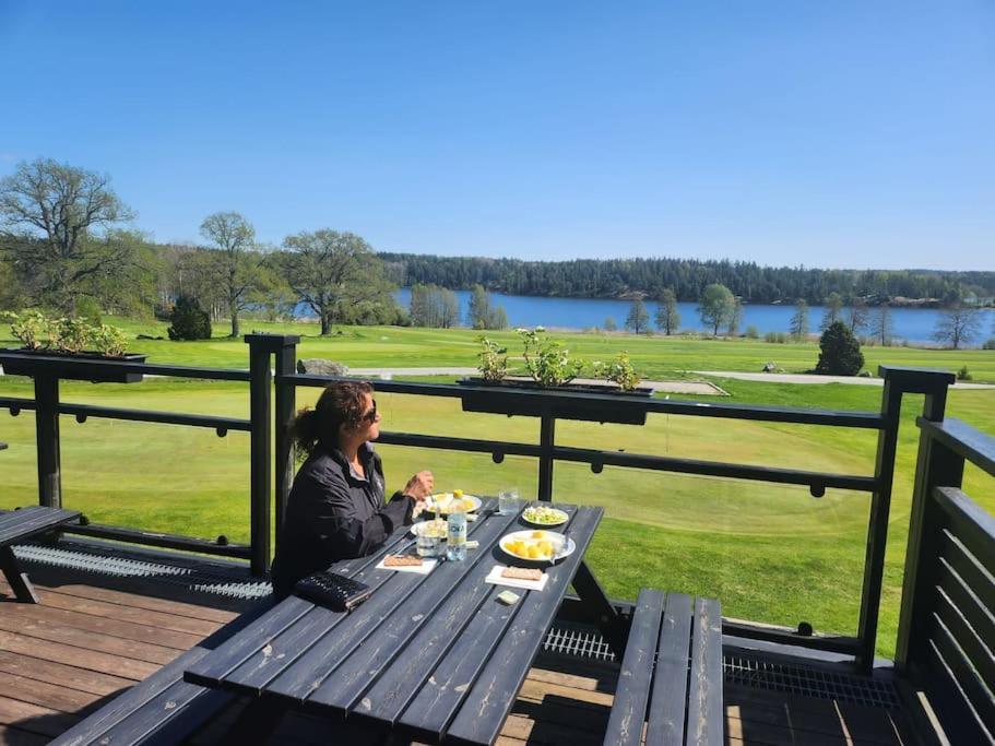 Nyrenoverat Strandnaera Med Fantastisk Utsikt Rimbo Esterno foto